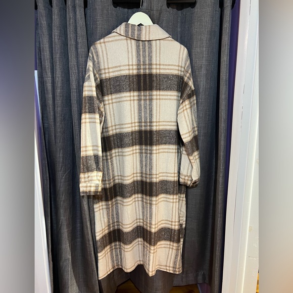 Shacket - Picture 2 of 2